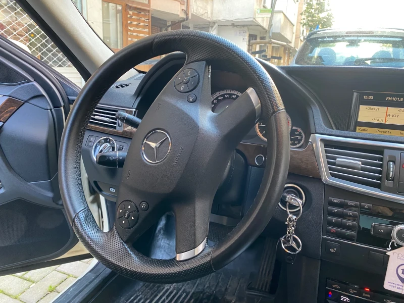 Mercedes-Benz E 200, снимка 16 - Автомобили и джипове - 53218299