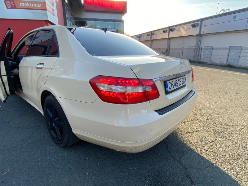Mercedes-Benz E 200, снимка 7 - Автомобили и джипове - 53218299