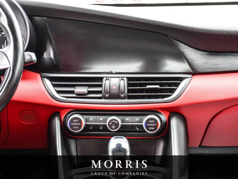 Alfa Romeo Giulia AWD * CARFAX * АвтоКредит * (ЦЕНА ДО БГ), снимка 12 - Автомобили и джипове - 53244076