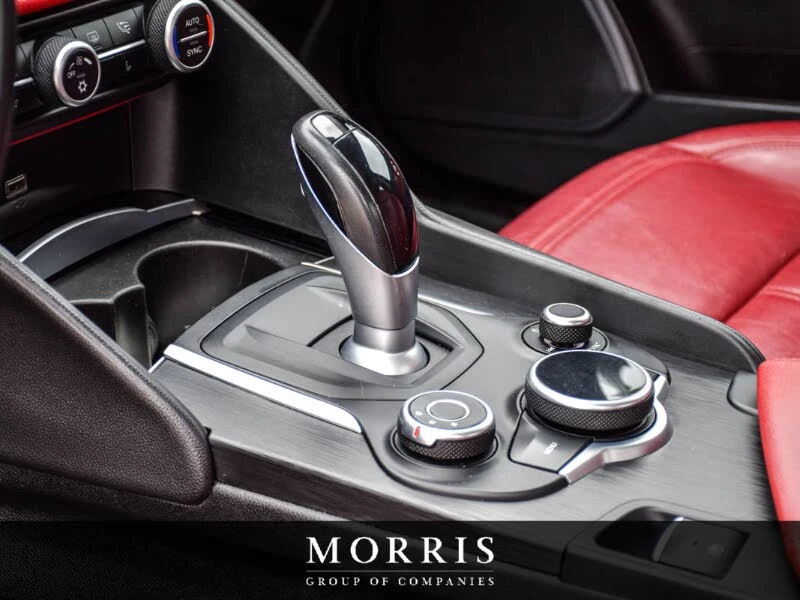 Alfa Romeo Giulia AWD * CARFAX * АвтоКредит * (ЦЕНА ДО БГ), снимка 7 - Автомобили и джипове - 53244076