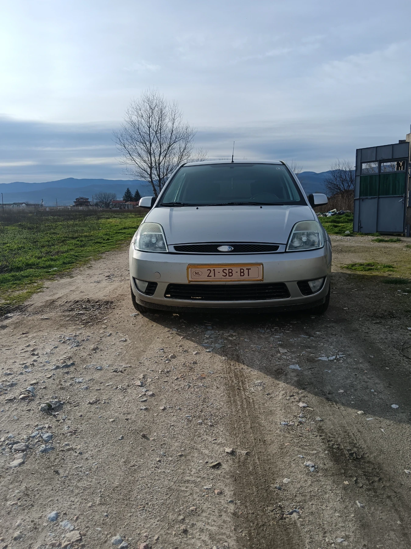 Ford Fiesta 1.3i климатик 70к