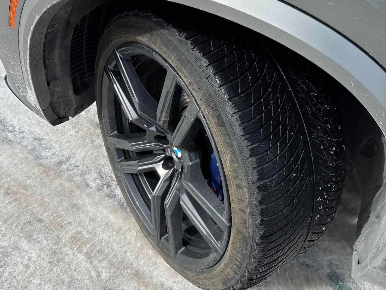 BMW X5M Competition/360/HUD/H/K/PANO/ОБДУХВАНЕ/ГУМИ ДЖАНТИ, снимка 6 - Автомобили и джипове - 53750800