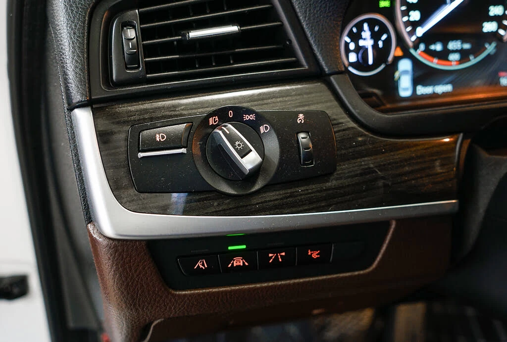 BMW 535 d X-DRIVE* HEAD-UP* 360CAM* АвтоКредит(ЦЕНА ДО БГ), снимка 12 - Автомобили и джипове - 53757752