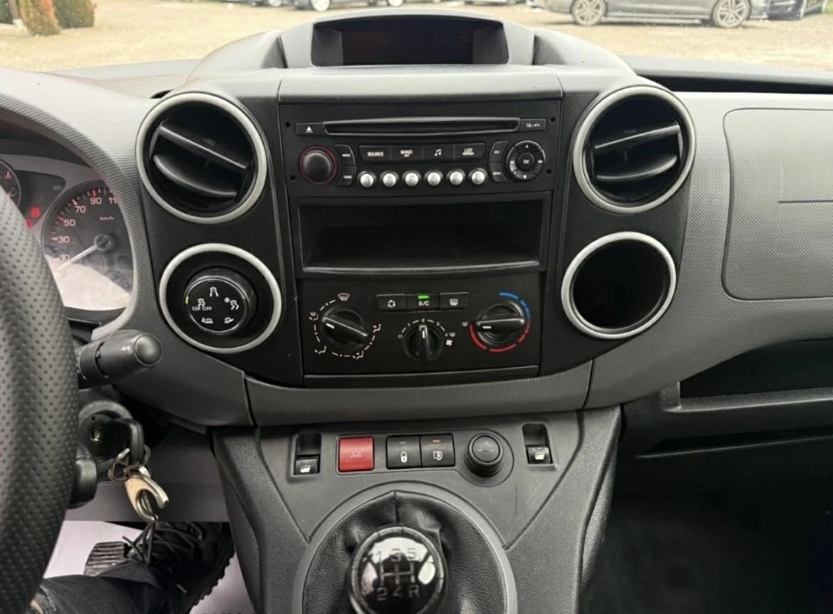 Peugeot Partner 1.6HDI Климатик Германия , снимка 9 - Автомобили и джипове - 53761563