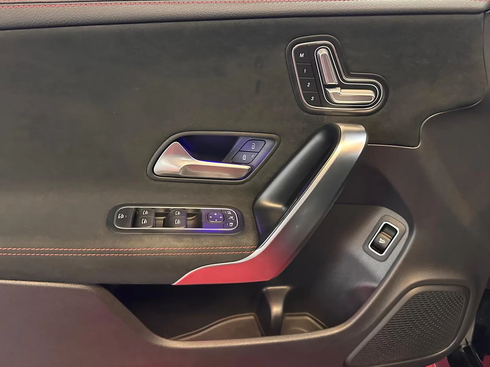 Mercedes-Benz CLA 45 AMG 4MATIC/387HP/NIGHT/CAM/MEMO/LED/952g, снимка 15 - Автомобили и джипове - 53900945