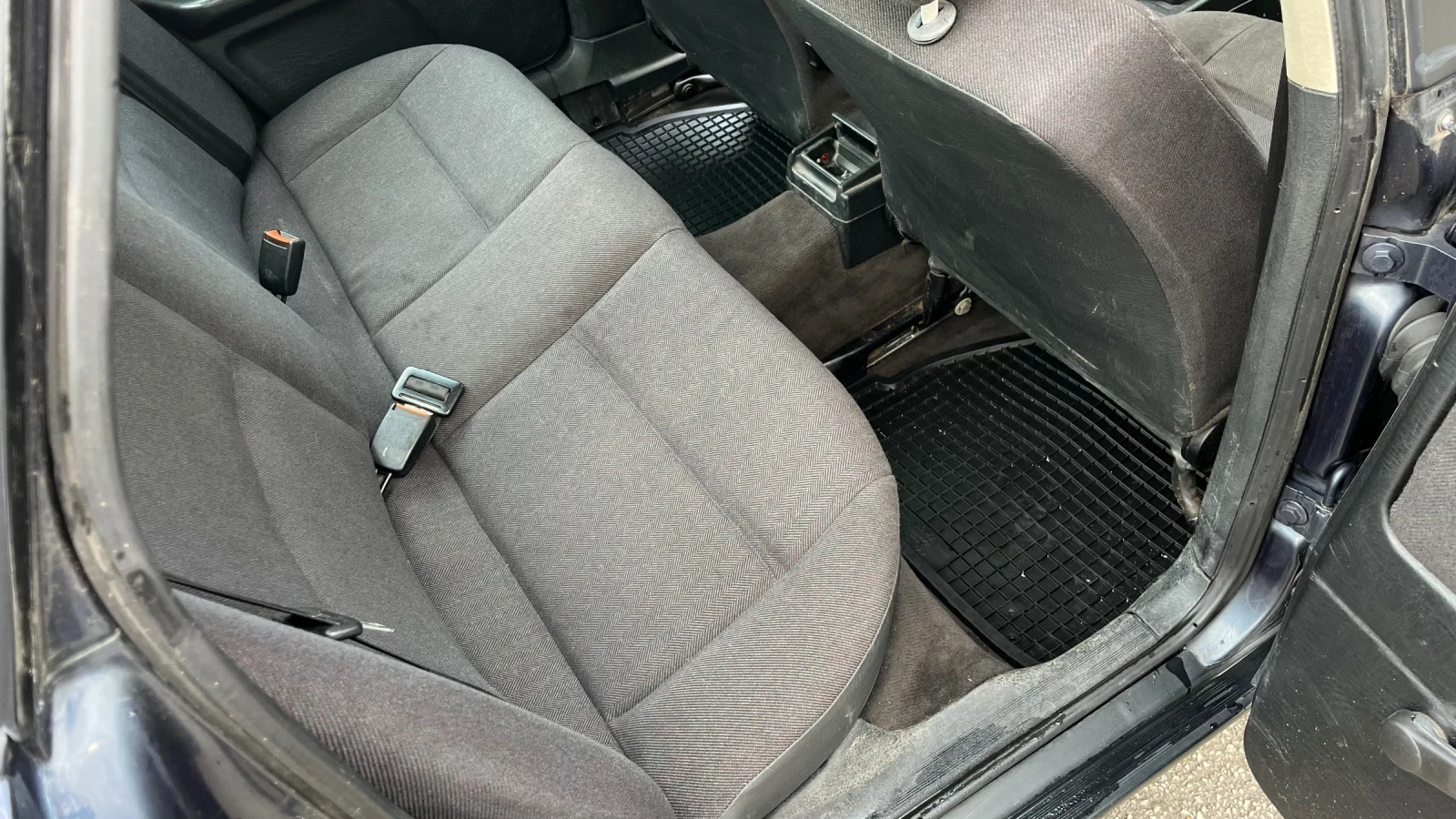 Audi 80 1.8s, снимка 11 - Автомобили и джипове - 53925946