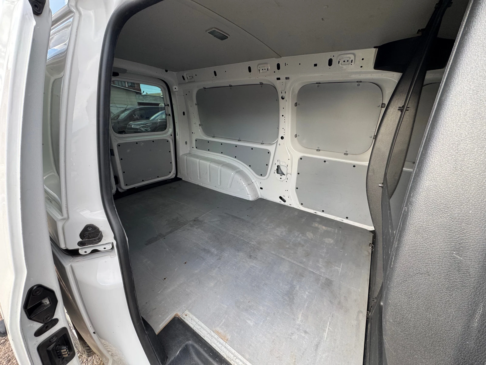 VW Caddy 1.4TSI BlueMotion Technology DSG, снимка 8 - Автомобили и джипове - 54236379