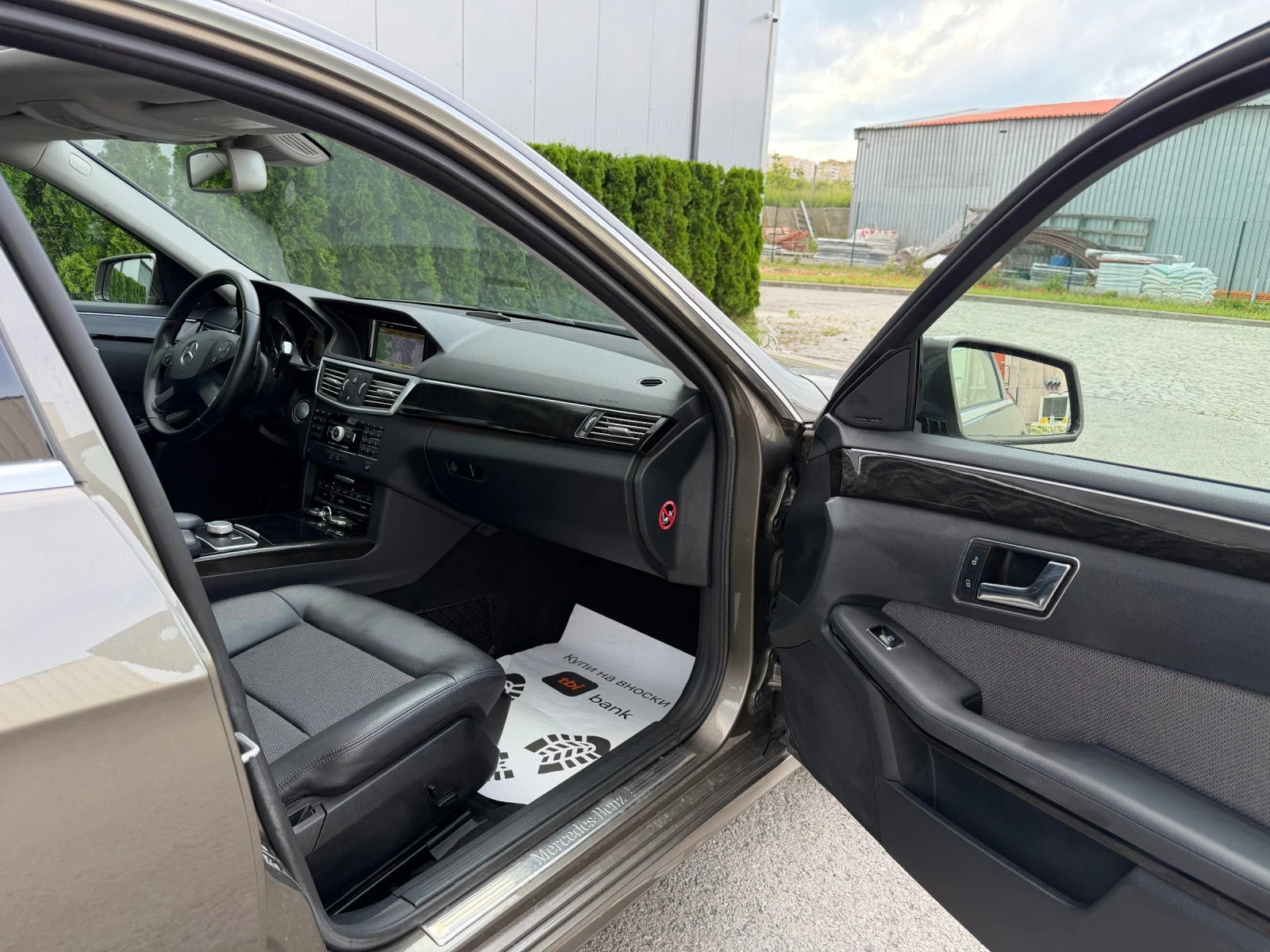 Mercedes-Benz E 300 cdi* Панорама* Start-Stop* Harman&Kardon* ЛИЗИНГ* , снимка 10 - Автомобили и джипове - 54775728