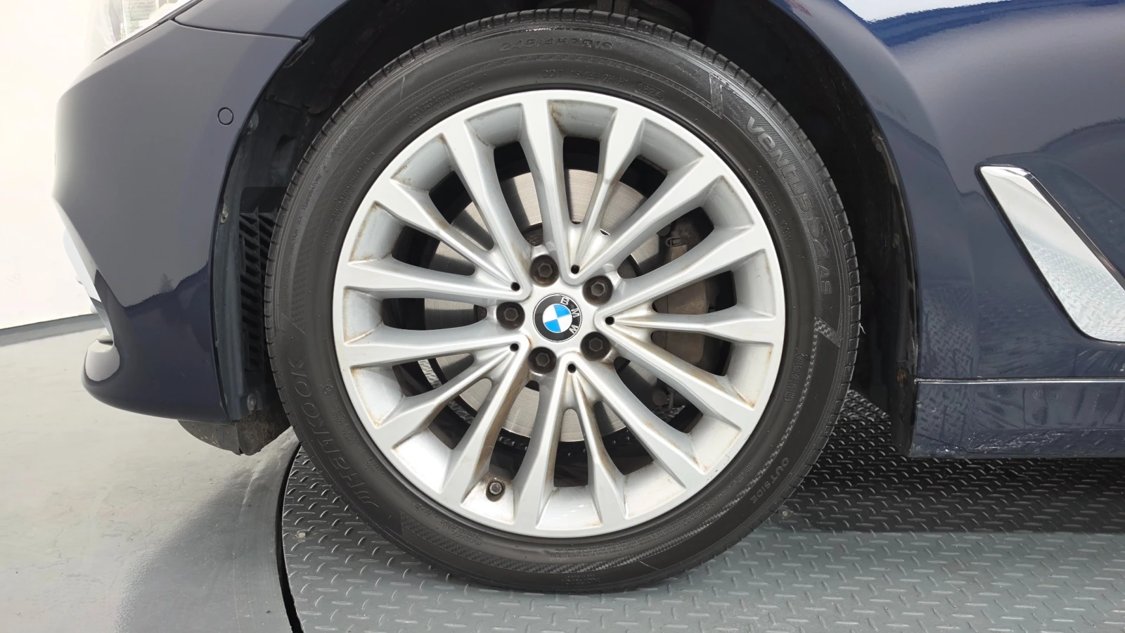 BMW 530 * ДИСТРОНИК* ОБДУХВАНЕ* HEAD UP* , снимка 4 - Автомобили и джипове - 55061097