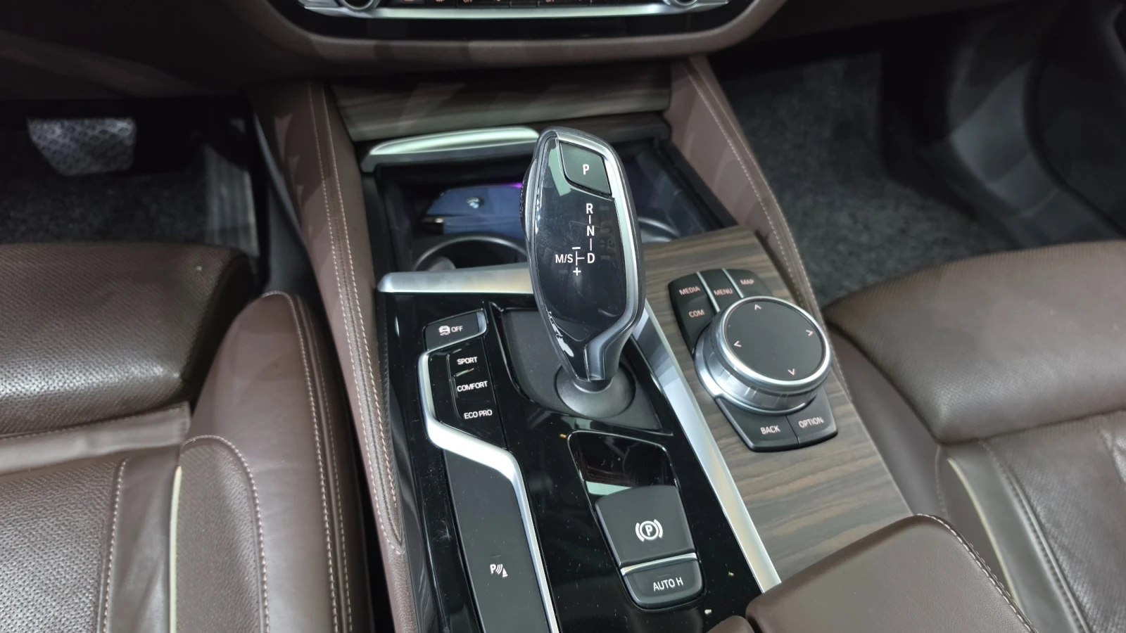 BMW 530 * ДИСТРОНИК* ОБДУХВАНЕ* HEAD UP* , снимка 12 - Автомобили и джипове - 55061097