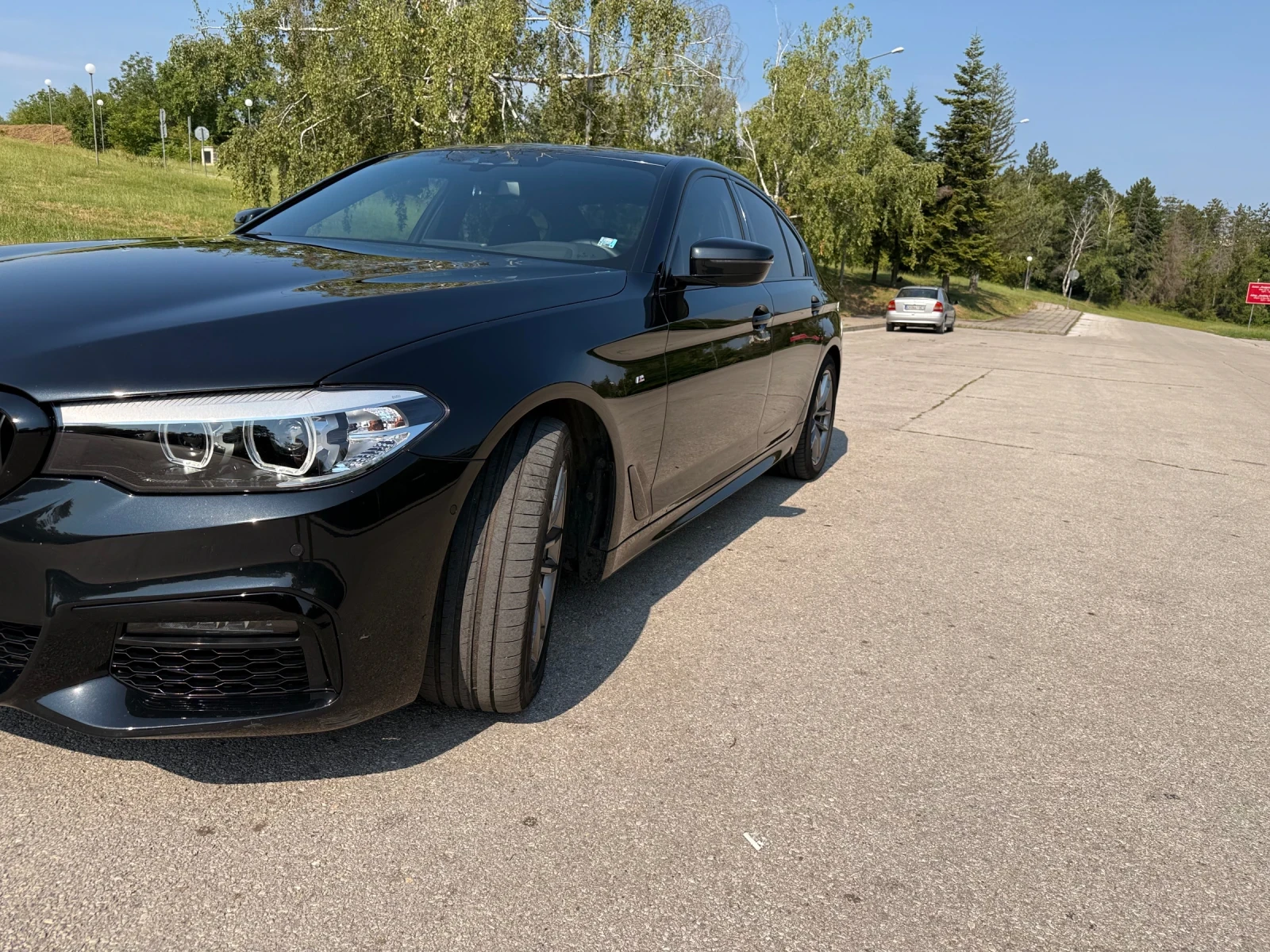 BMW 530 HUD M-PACK X- Drive, снимка 9 - Автомобили и джипове - 55112240