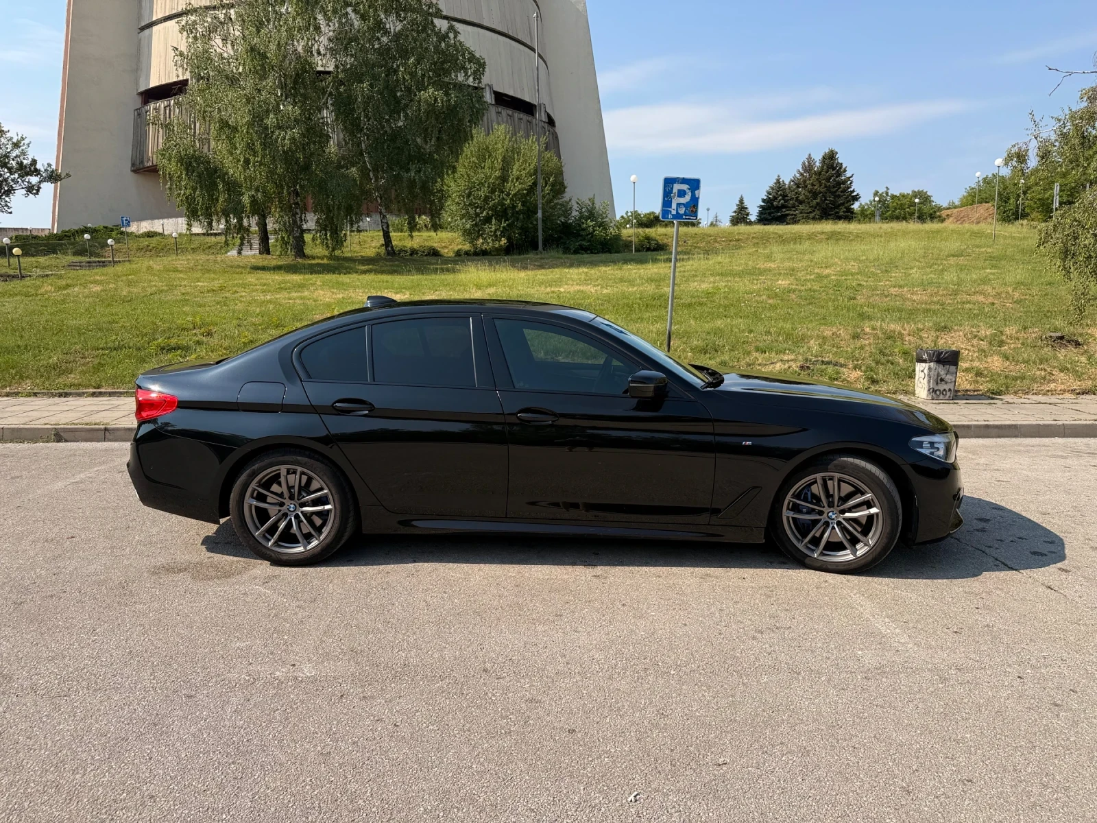 BMW 530 HUD M-PACK X- Drive, снимка 7 - Автомобили и джипове - 55112240