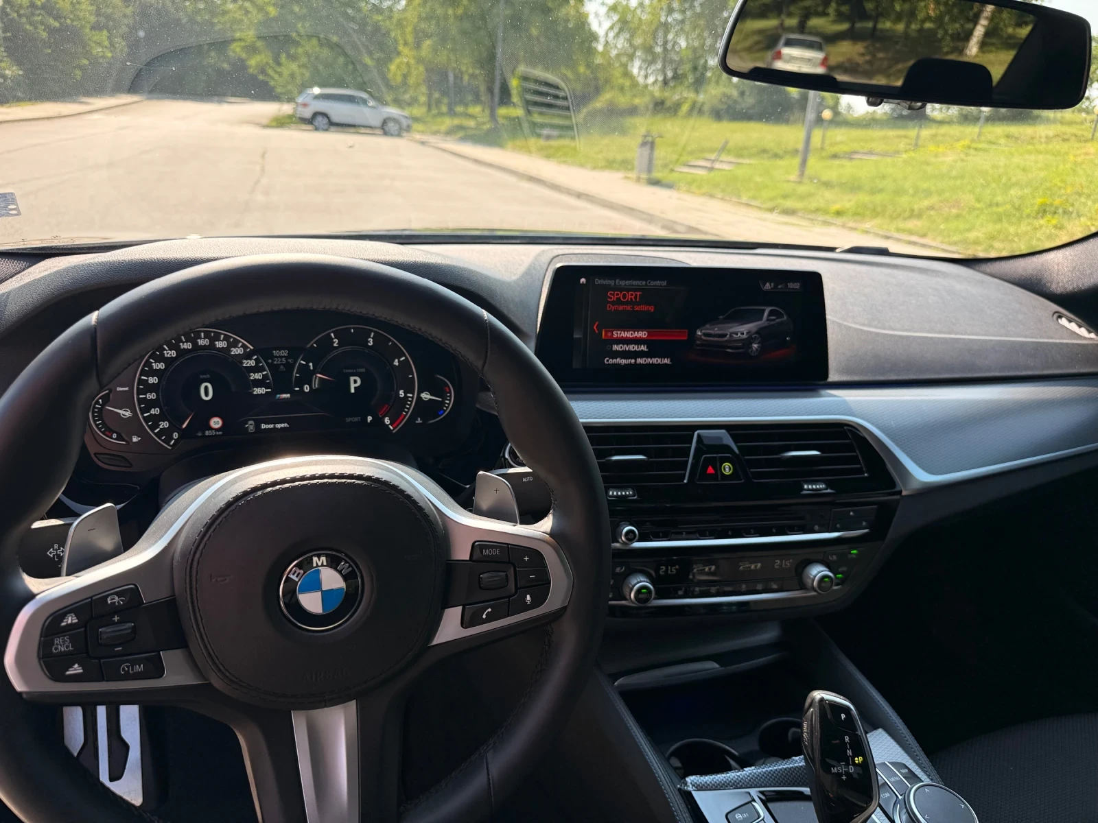 BMW 530 HUD M-PACK X- Drive, снимка 11 - Автомобили и джипове - 55112240