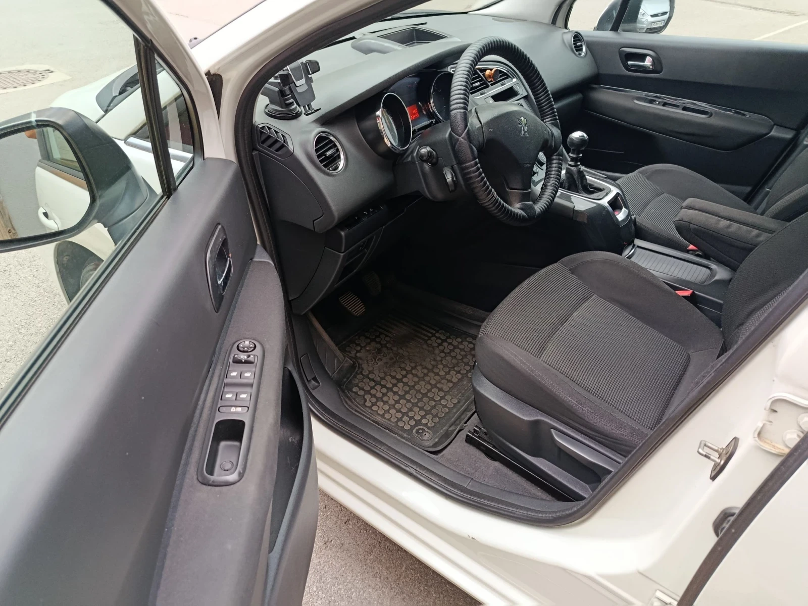 Peugeot 5008 2.0HDI, снимка 7 - Автомобили и джипове - 55401371