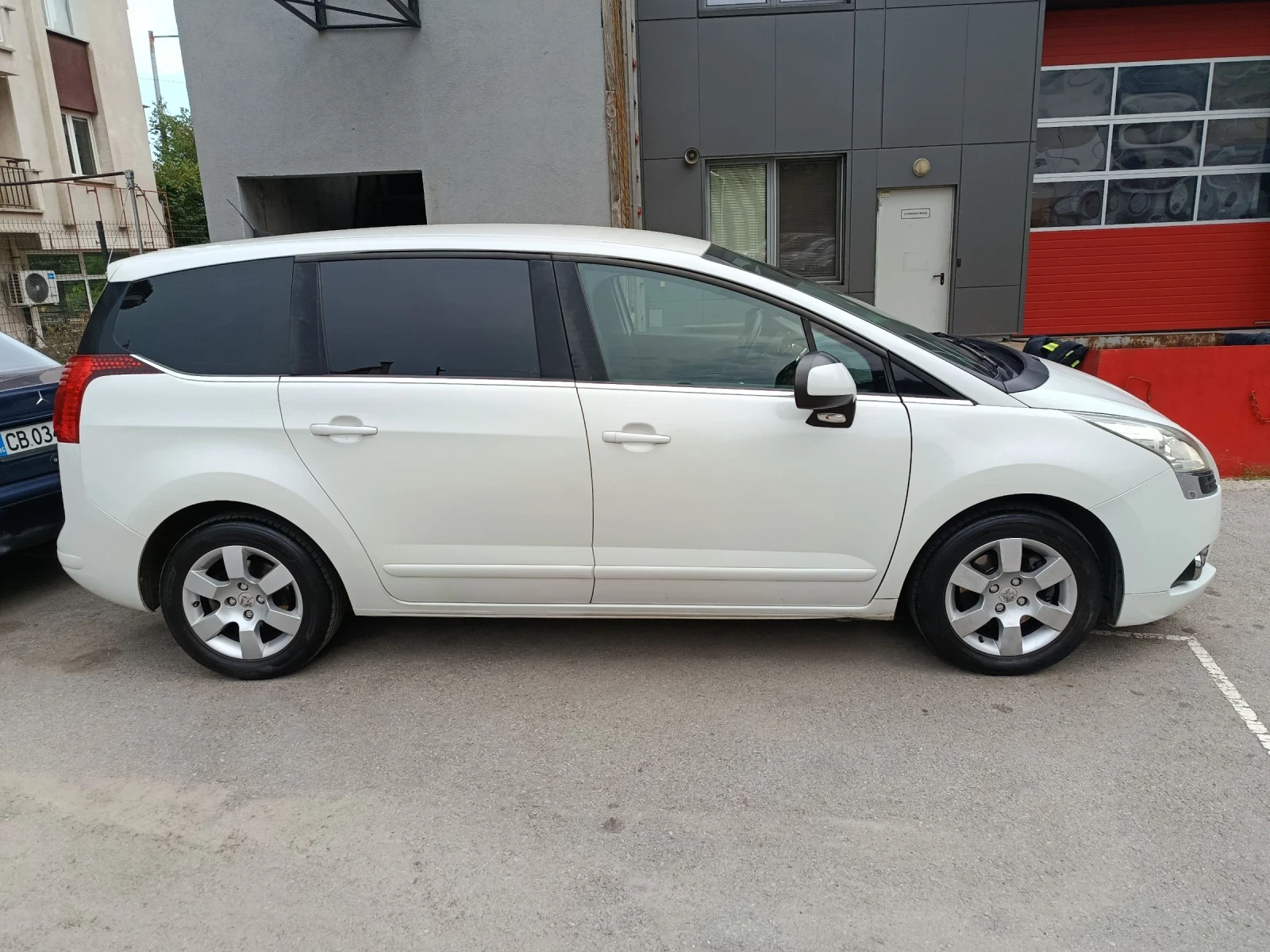 Peugeot 5008 2.0HDI, снимка 3 - Автомобили и джипове - 55401371