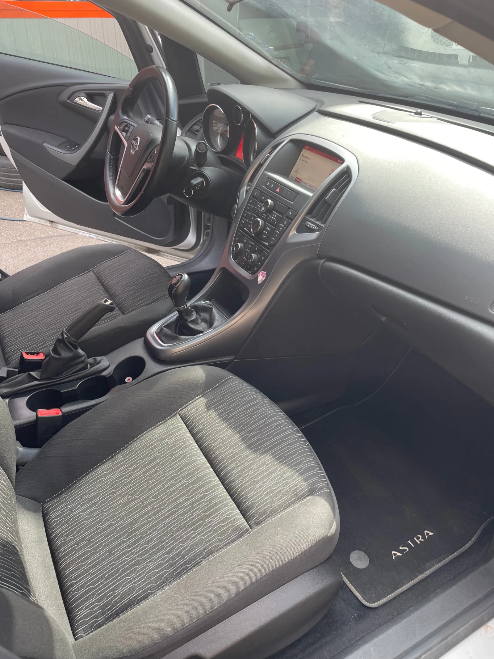 Opel Astra 1.4 Turbo 140hp sedan, снимка 10 - Автомобили и джипове - 55416180