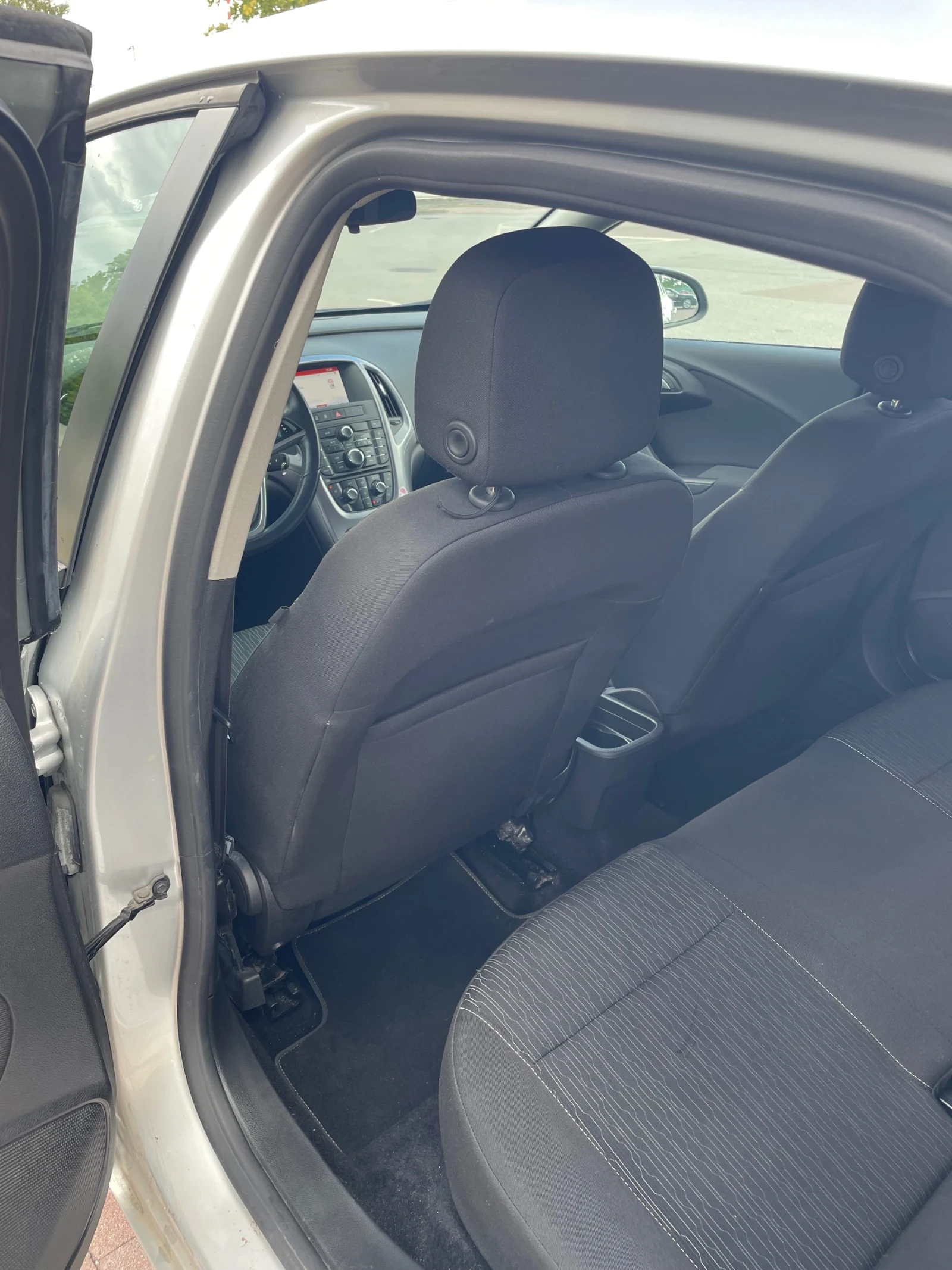 Opel Astra 1.4 Turbo 140hp sedan, снимка 13 - Автомобили и джипове - 55416180
