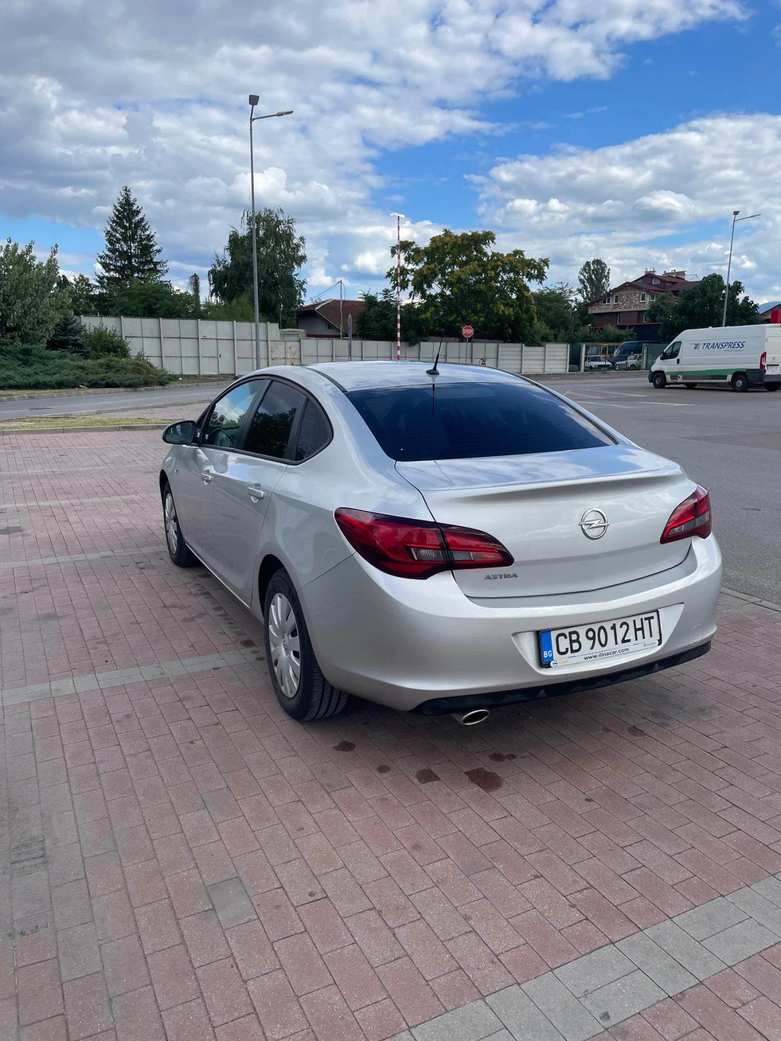 Opel Astra 1.4 Turbo 140hp sedan, снимка 5 - Автомобили и джипове - 55416180