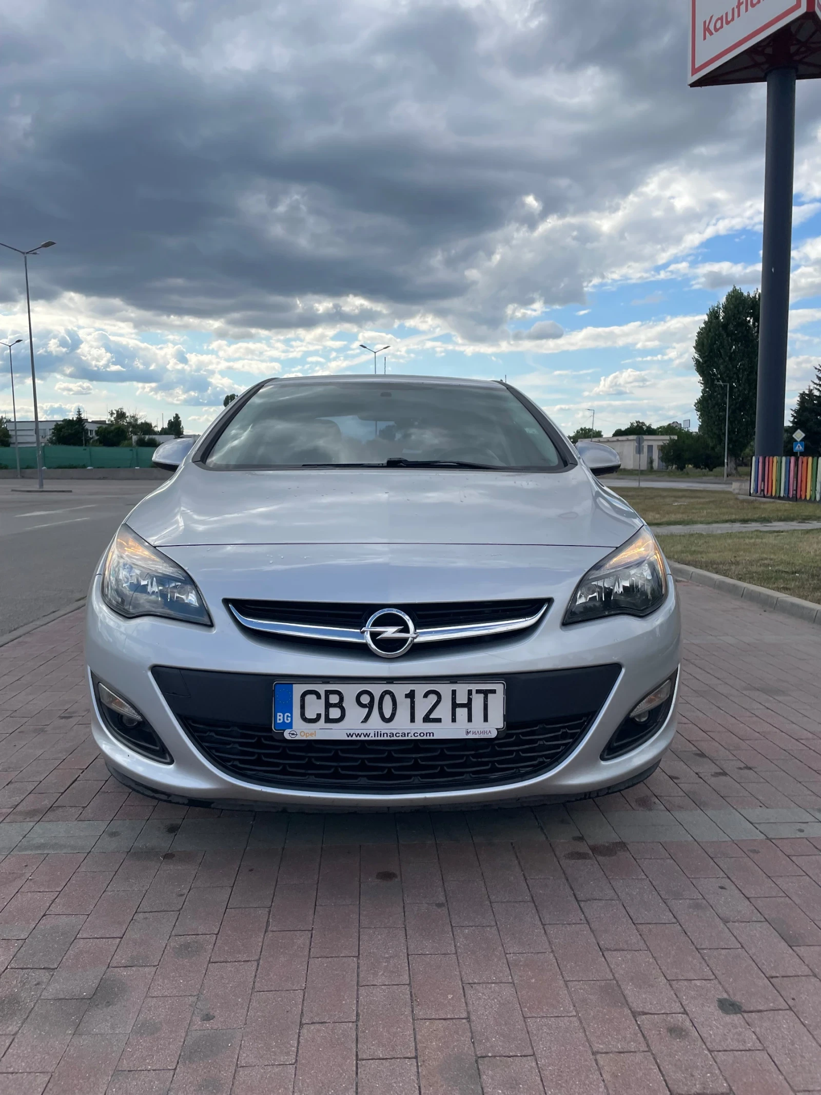Opel Astra 1.4 Turbo 140hp sedan, снимка 14 - Автомобили и джипове - 55416180