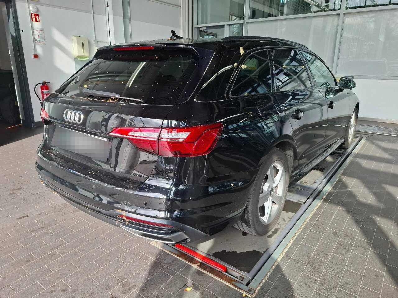 Audi A4 Avant 40 TDI LED Navi, снимка 3 - Автомобили и джипове - 56719257