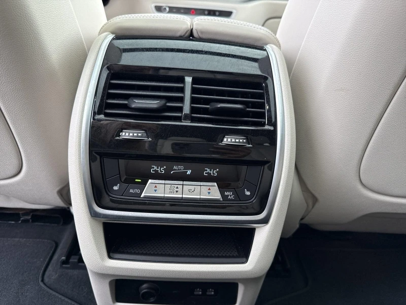 BMW X7 M60i/xDrive/FACELIFT/B&W/PANO/HEAD UP/360/, снимка 12 - Автомобили и джипове - 52467990