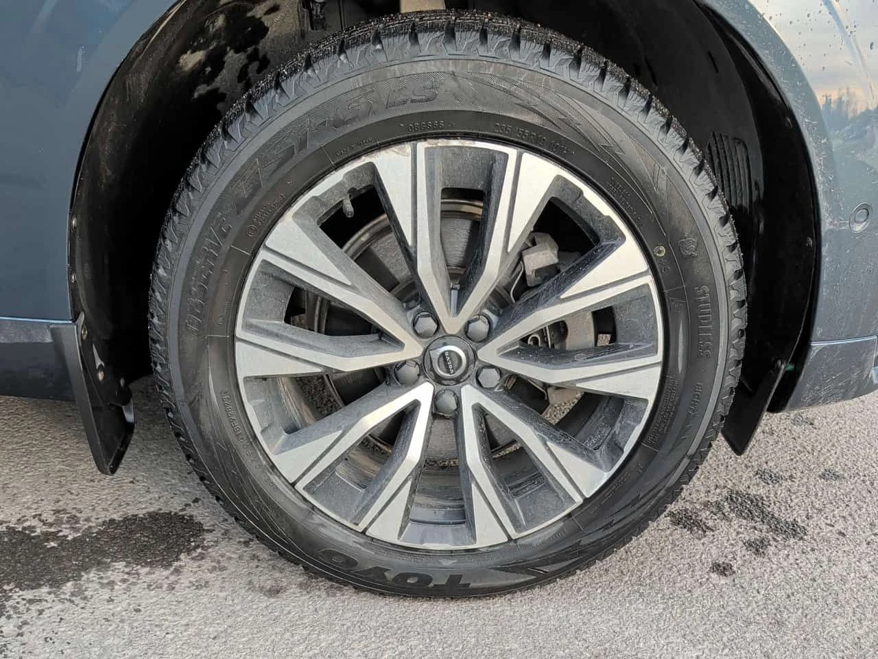 Volvo XC60 Plus Dark Theme/CARFAX/2 ключа/Подгрев/Пано/Клип - изображение 10