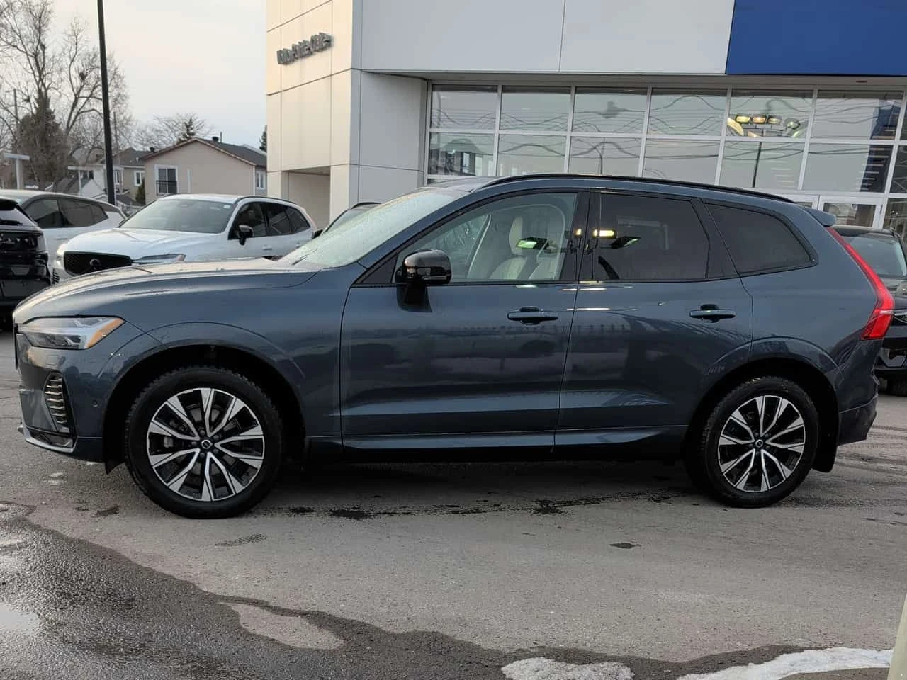 Volvo XC60 Plus Dark Theme/CARFAX/2 ключа/Подгрев/Пано/Клип - изображение 3