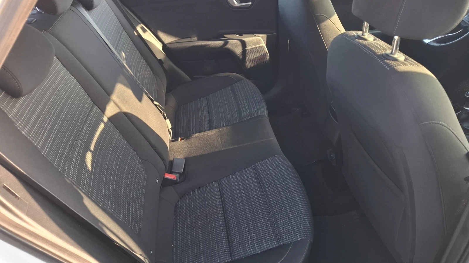 Kia Stonic 1.2i, снимка 11 - Автомобили и джипове - 53821509