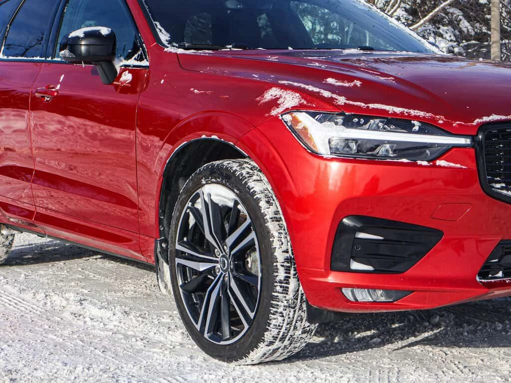 Volvo XC60 * R Design Heated Seats Pano Roof * CARFAX * ЦЕНА , снимка 4 - Автомобили и джипове - 54042693