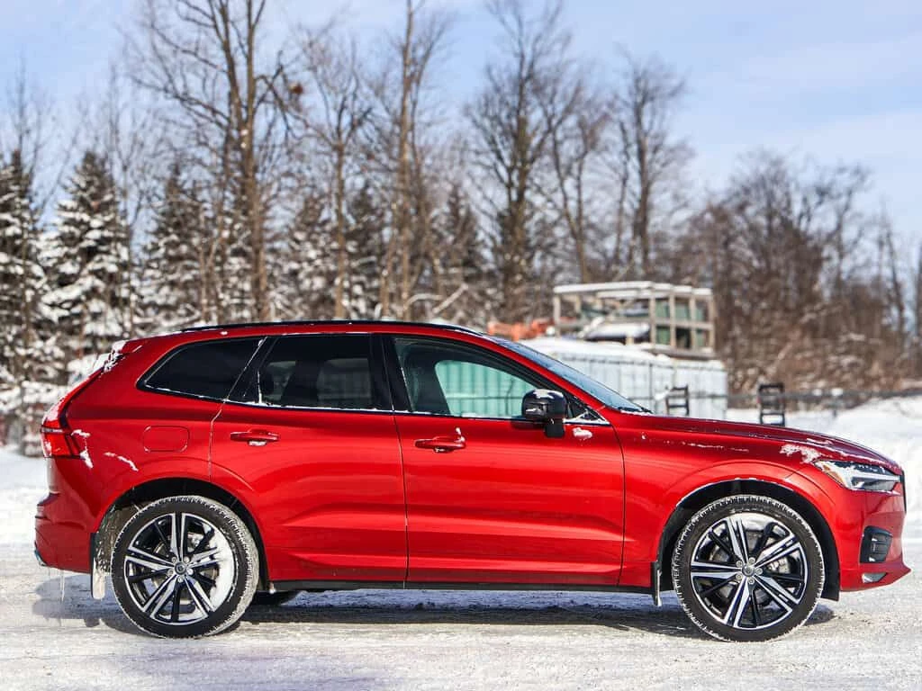 Volvo XC60 * R Design Heated Seats Pano Roof * CARFAX * ЦЕНА , снимка 2 - Автомобили и джипове - 54042693