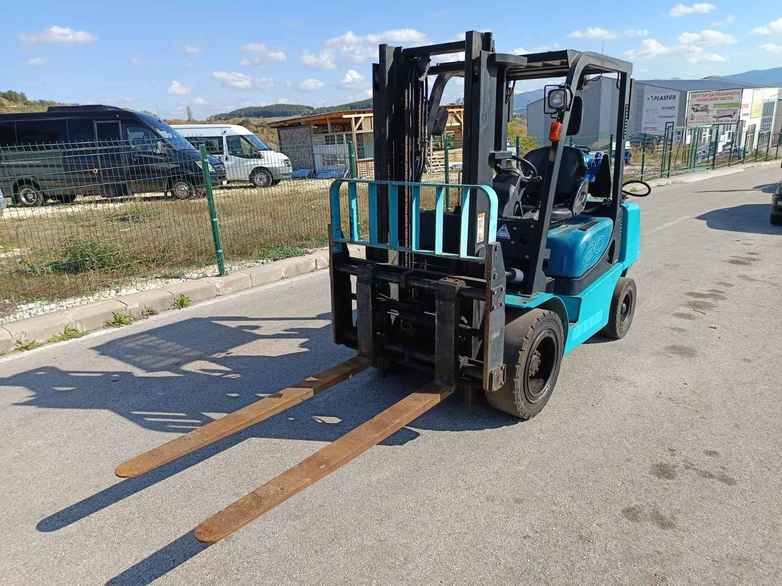  Yale 3   | Mobile.bg   3