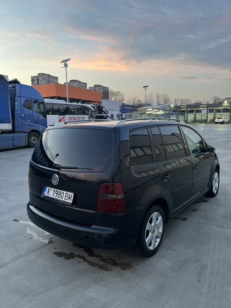 VW Touran 2.0 TDI BKD, снимка 5 - Автомобили и джипове - 47527656