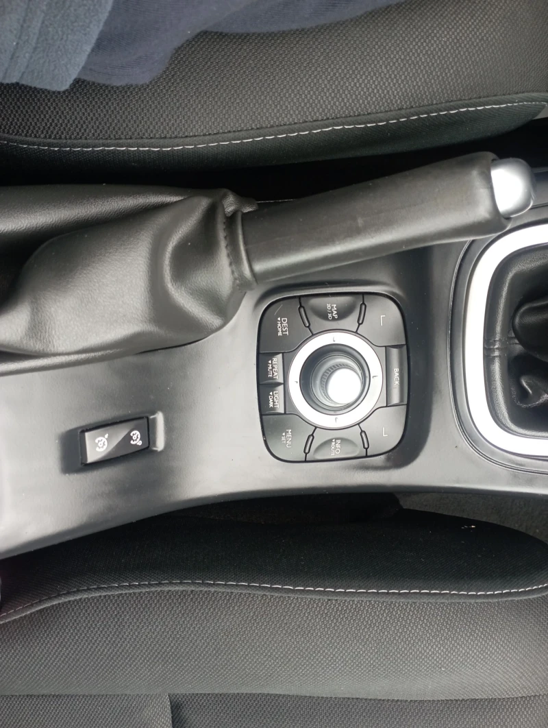 Renault Megane 1.6 ГАЗ, НАВИГАЦИЯ, снимка 13 - Автомобили и джипове - 46152436