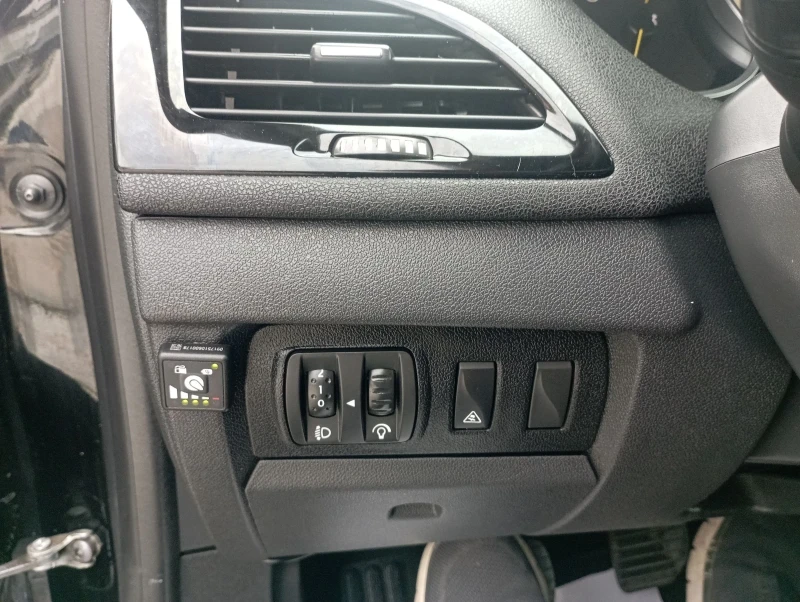 Renault Megane 1.6 ГАЗ, НАВИГАЦИЯ, снимка 14 - Автомобили и джипове - 46152436
