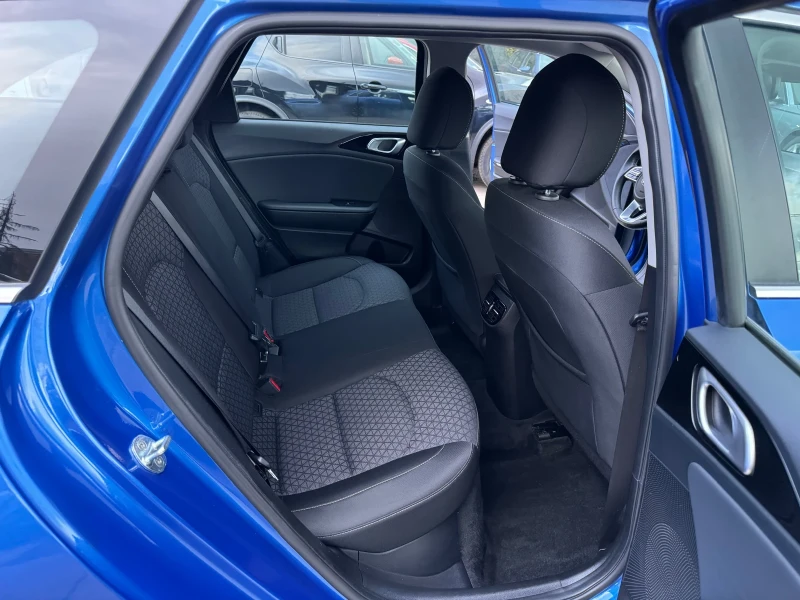 Kia Ceed VISION 1.6 GDI Plug-in Hybrid, снимка 12 - Автомобили и джипове - 52544933