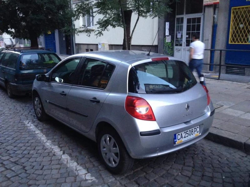 Renault Clio 1.4 16V, снимка 3 - Автомобили и джипове - 52771941
