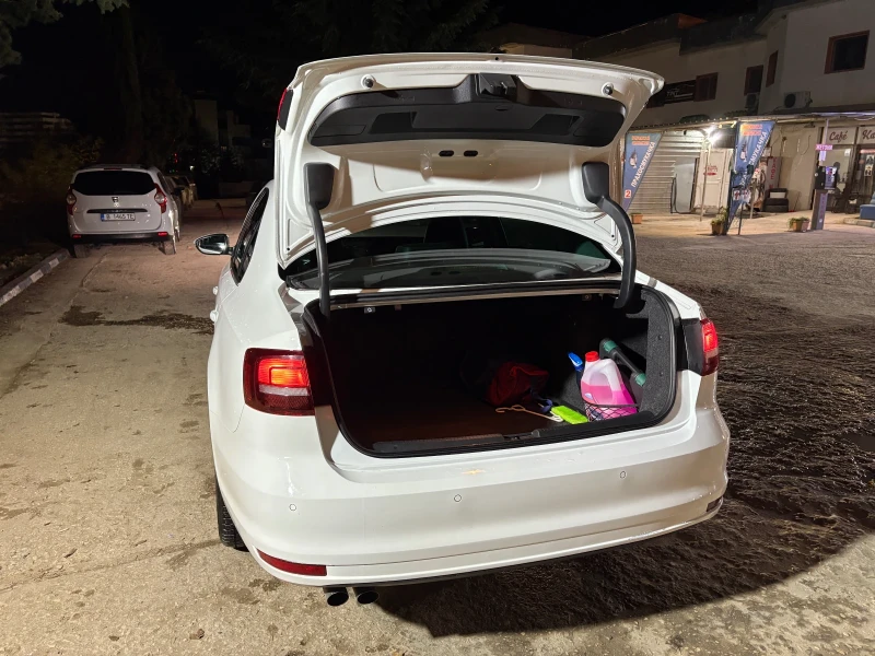 VW Jetta 2.0 TDI HIGHLINE, снимка 6 - Автомобили и джипове - 52449649