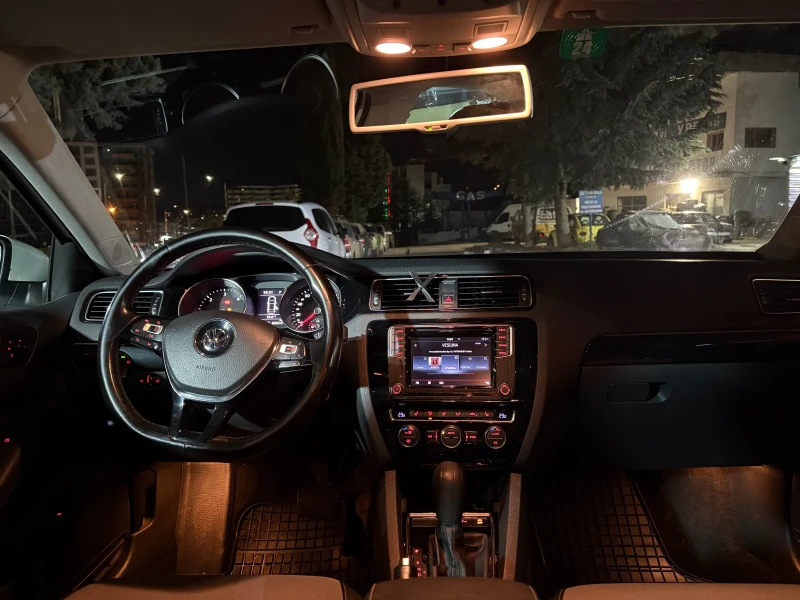 VW Jetta 2.0 TDI HIGHLINE, снимка 11 - Автомобили и джипове - 52449649