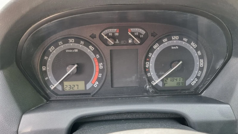 Skoda Fabia 1.9 SDI, снимка 9 - Автомобили и джипове - 53506849