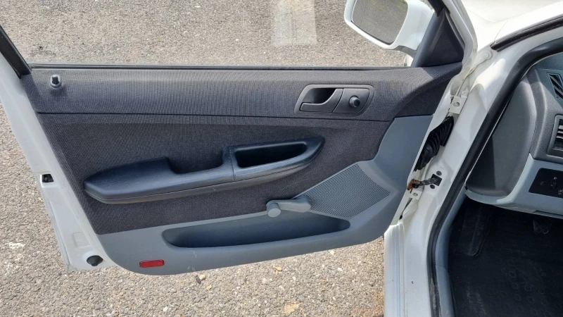 Skoda Fabia 1.9 SDI, снимка 8 - Автомобили и джипове - 53506849