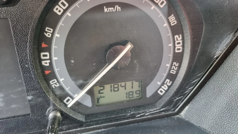 Skoda Fabia 1.9 SDI, снимка 10 - Автомобили и джипове - 53506849