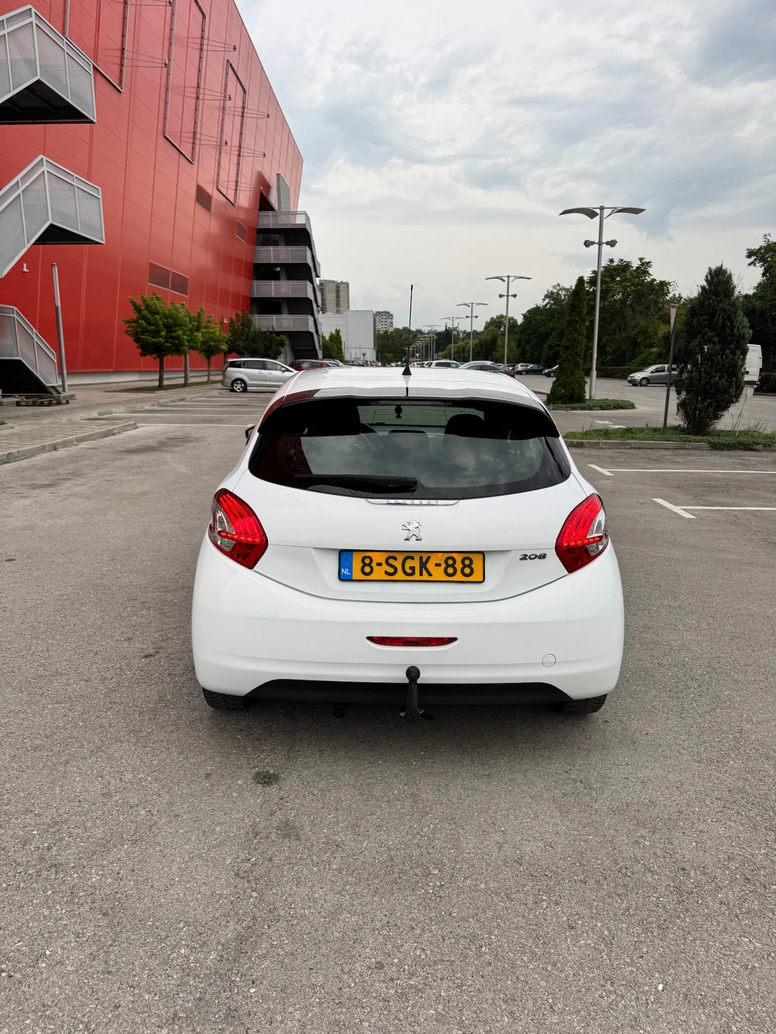 Peugeot 208 1.0 - изображение 4