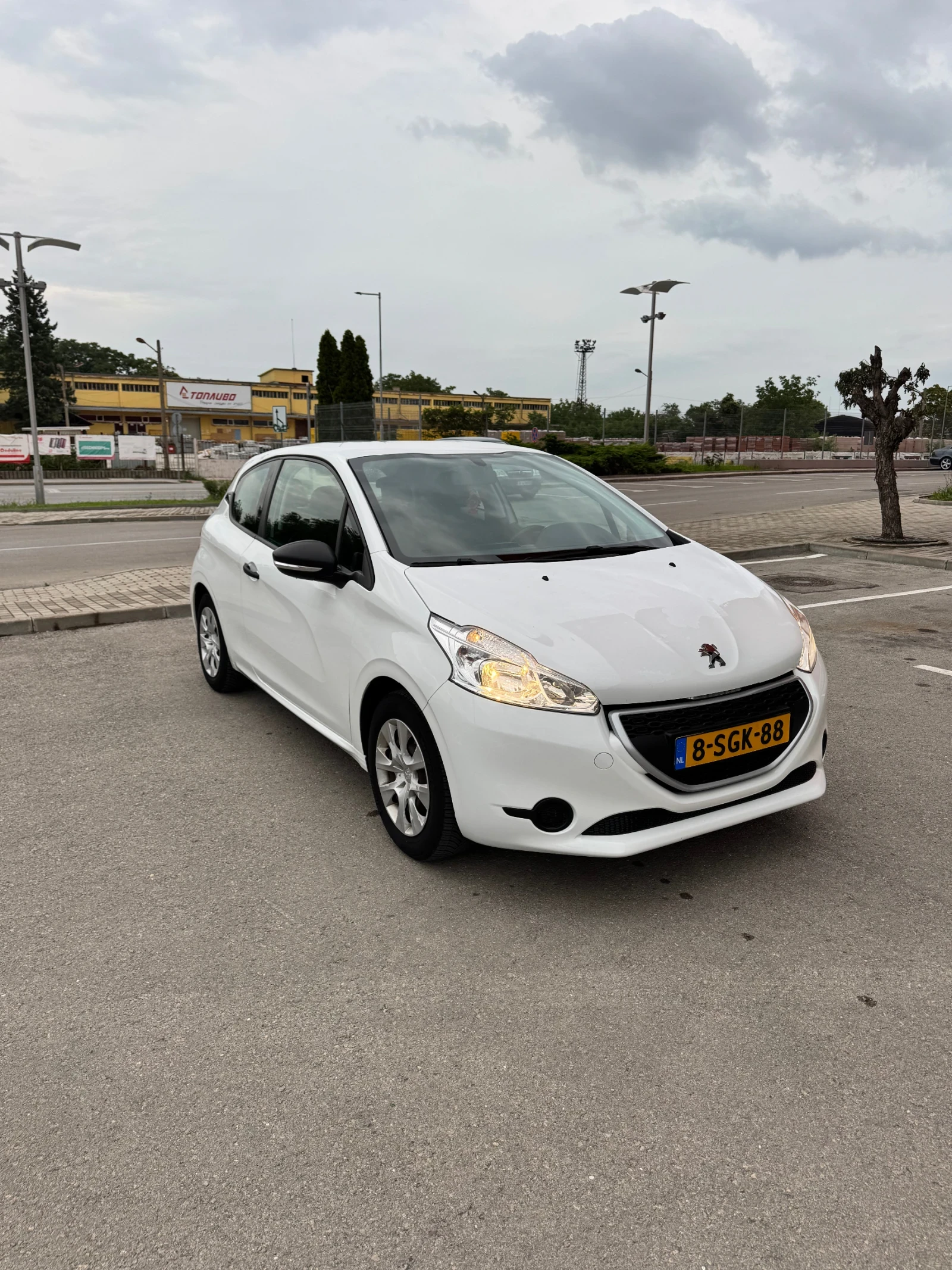 Peugeot 208 1.0 - изображение 3
