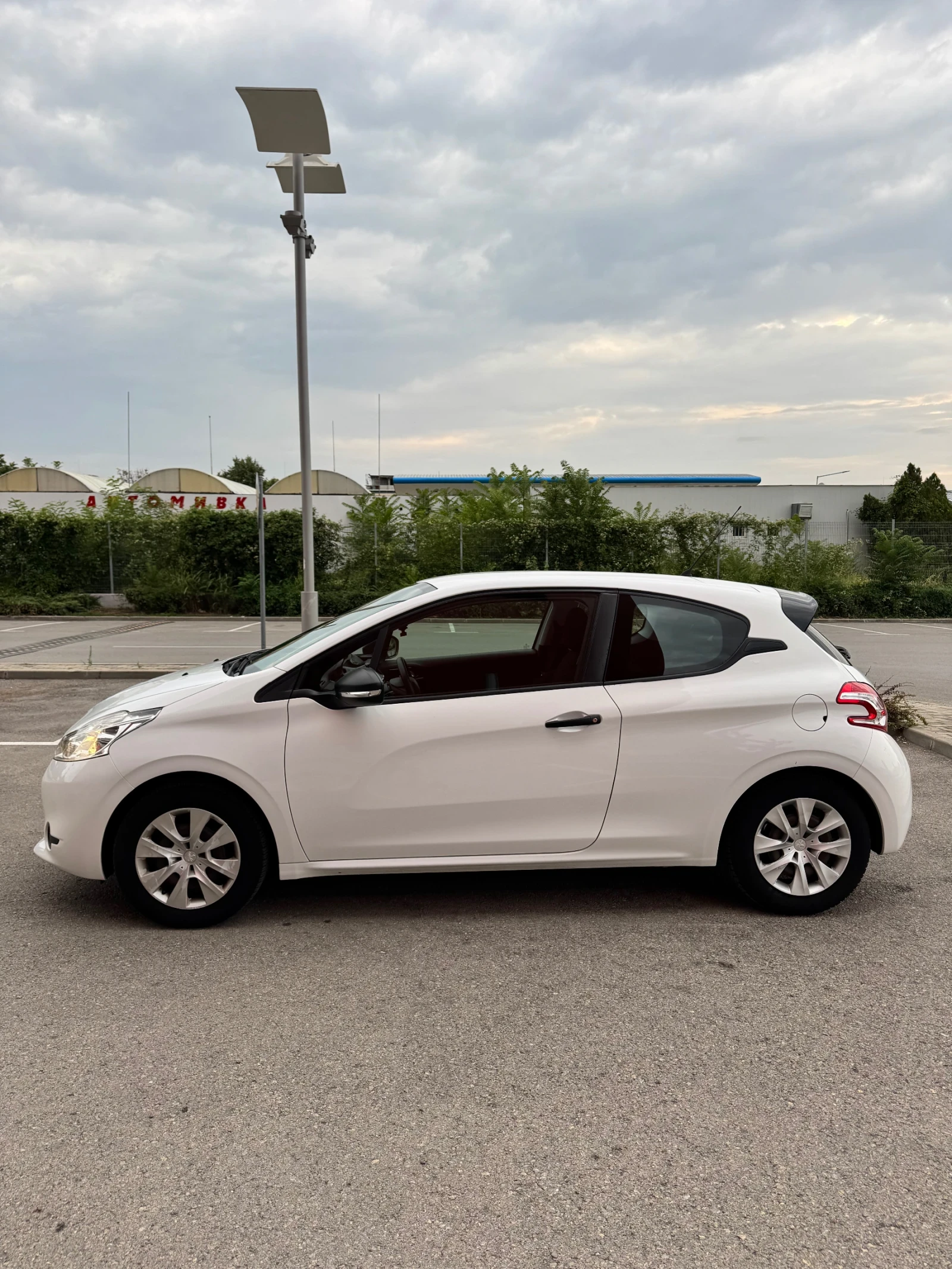 Peugeot 208 1.0 - изображение 6