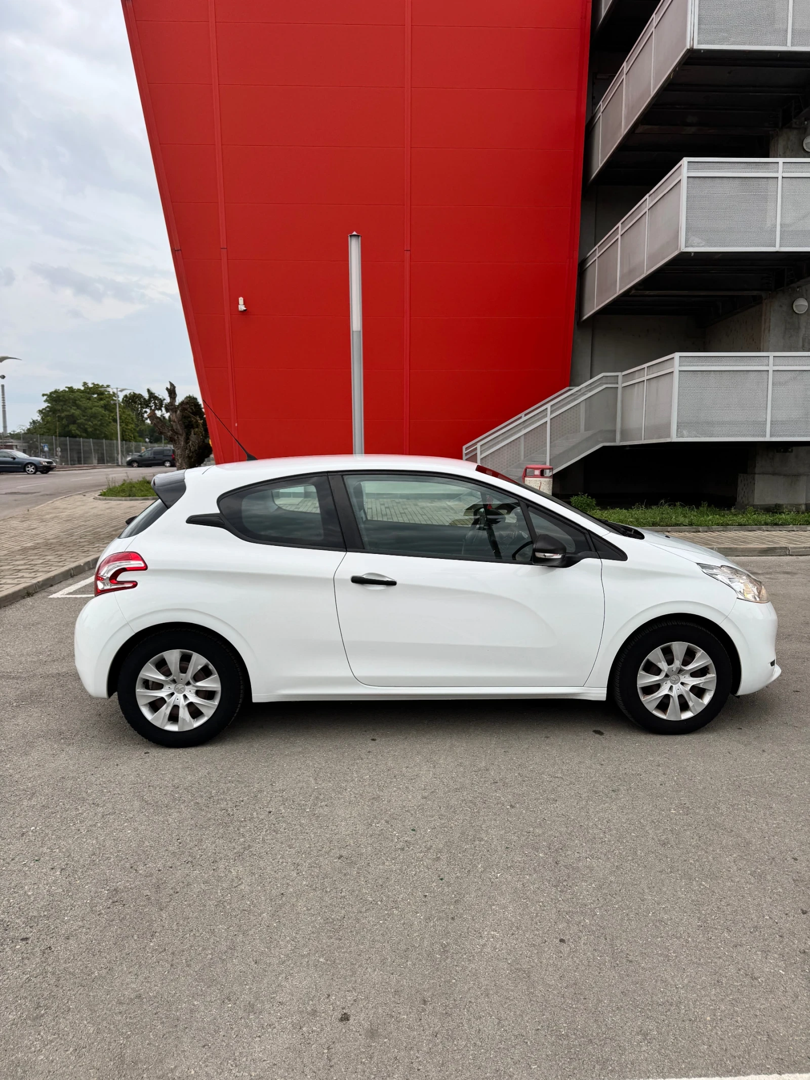 Peugeot 208 1.0 - изображение 7