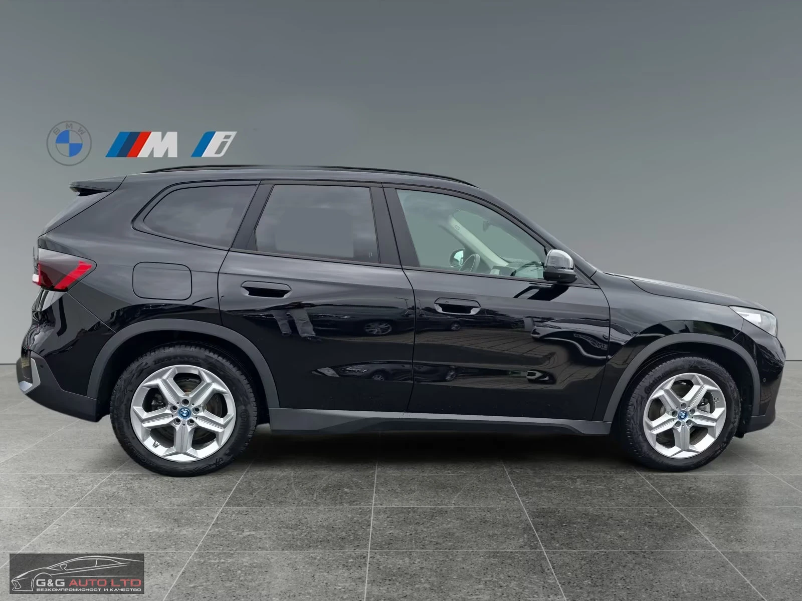 BMW iX1 xDRIVE30/313HP/HUD/PARK+ /DR.ASS/MEM/ADAP.LED/687f - изображение 6