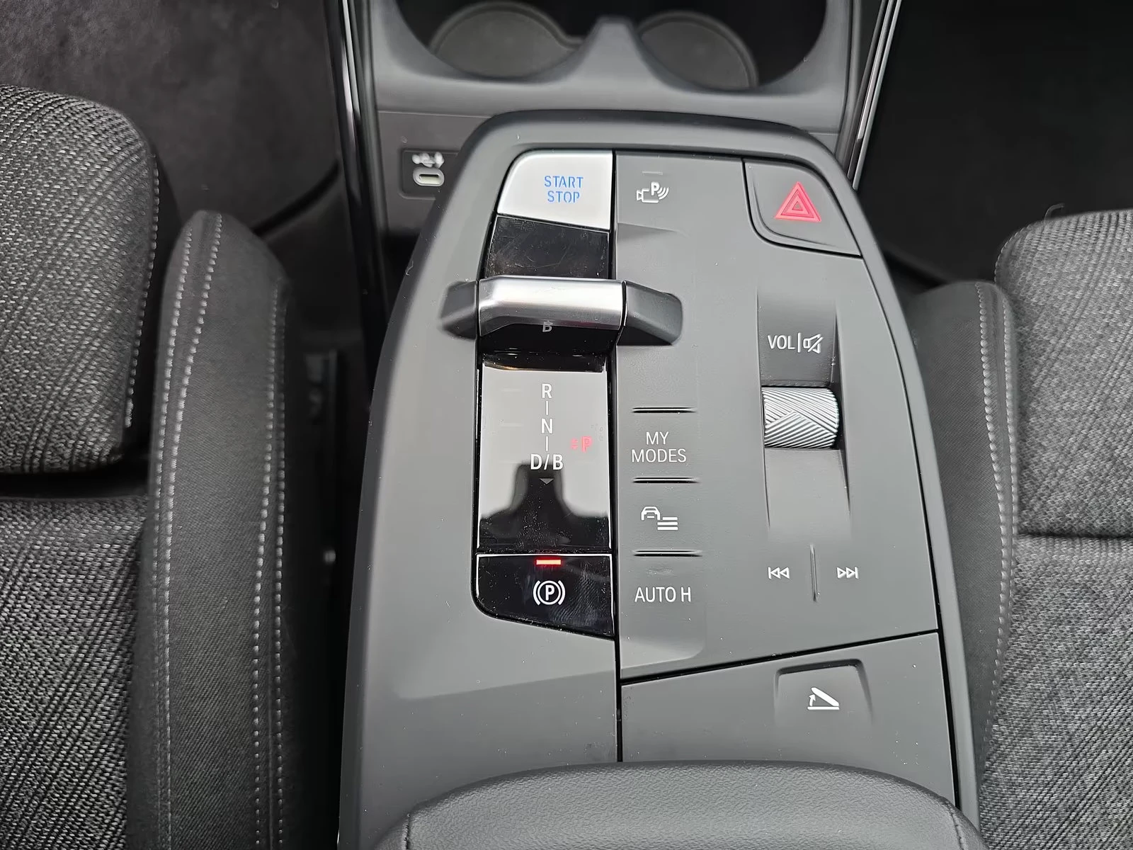 BMW iX1 xDRIVE30/313HP/HUD/PARK+ /DR.ASS/MEM/ADAP.LED/687f | Mobile.bg   14