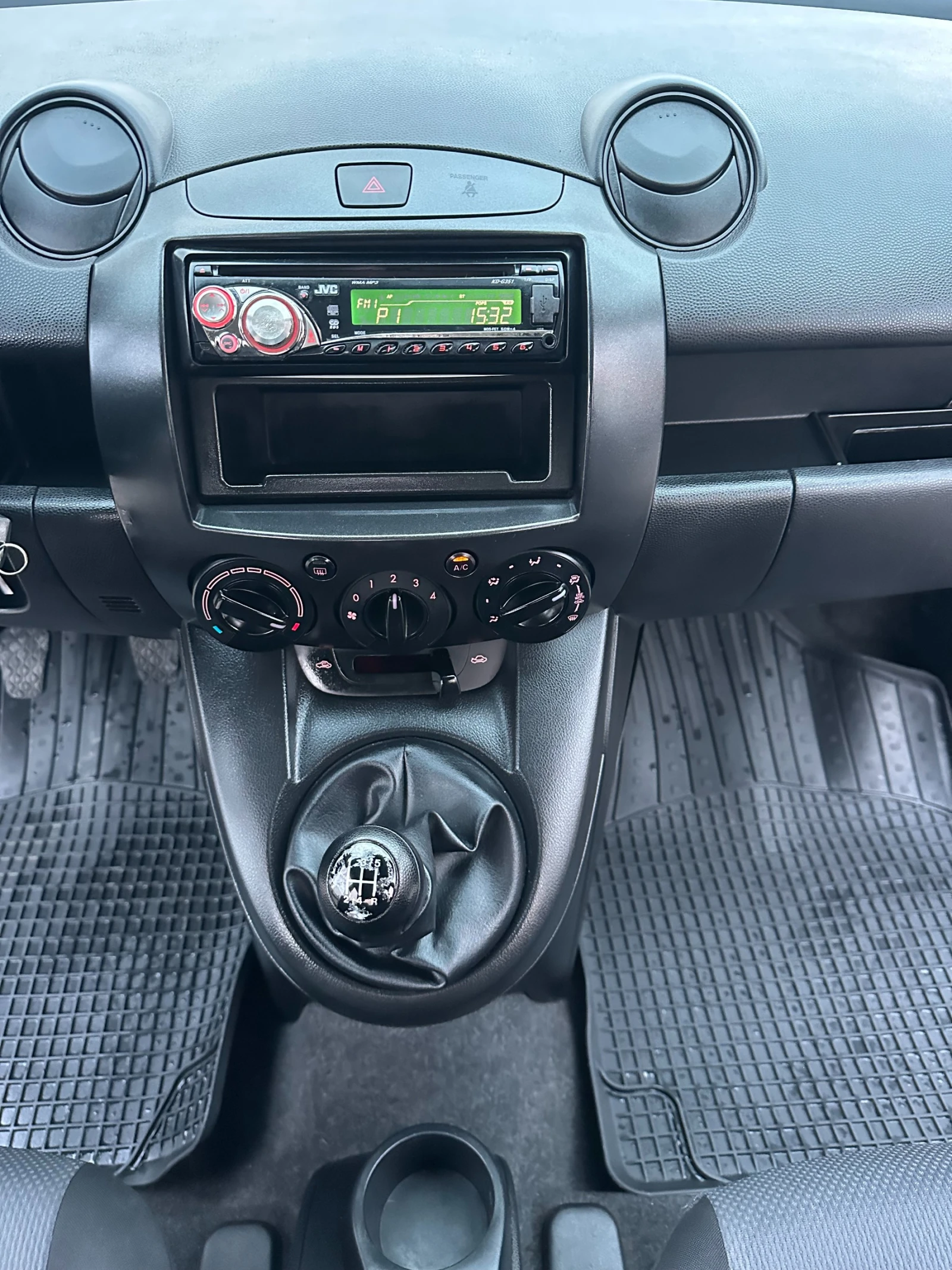 Mazda 2 1.3I 75KC | Mobile.bg   12