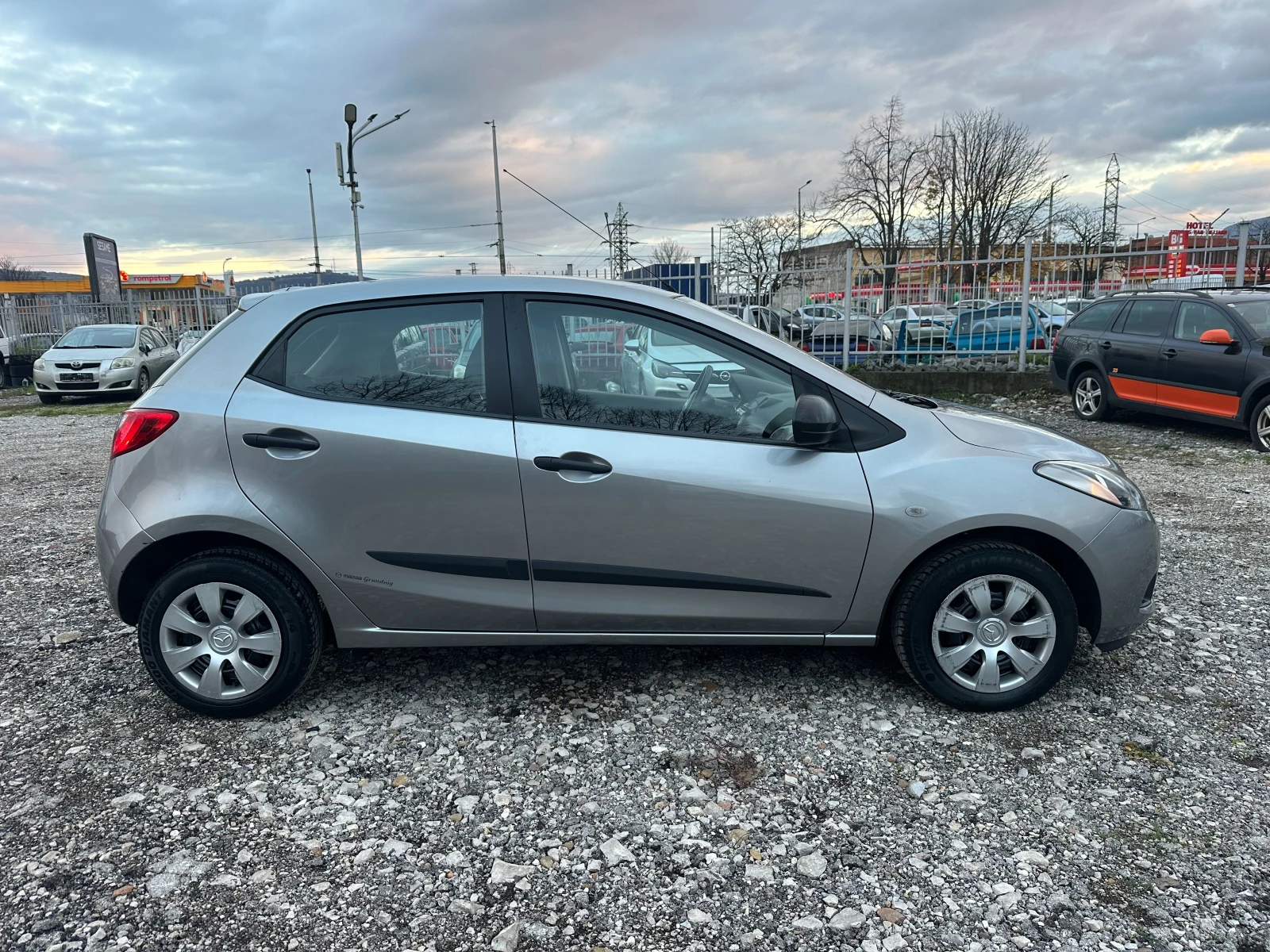 Mazda 2 1.3I 75KC | Mobile.bg   6