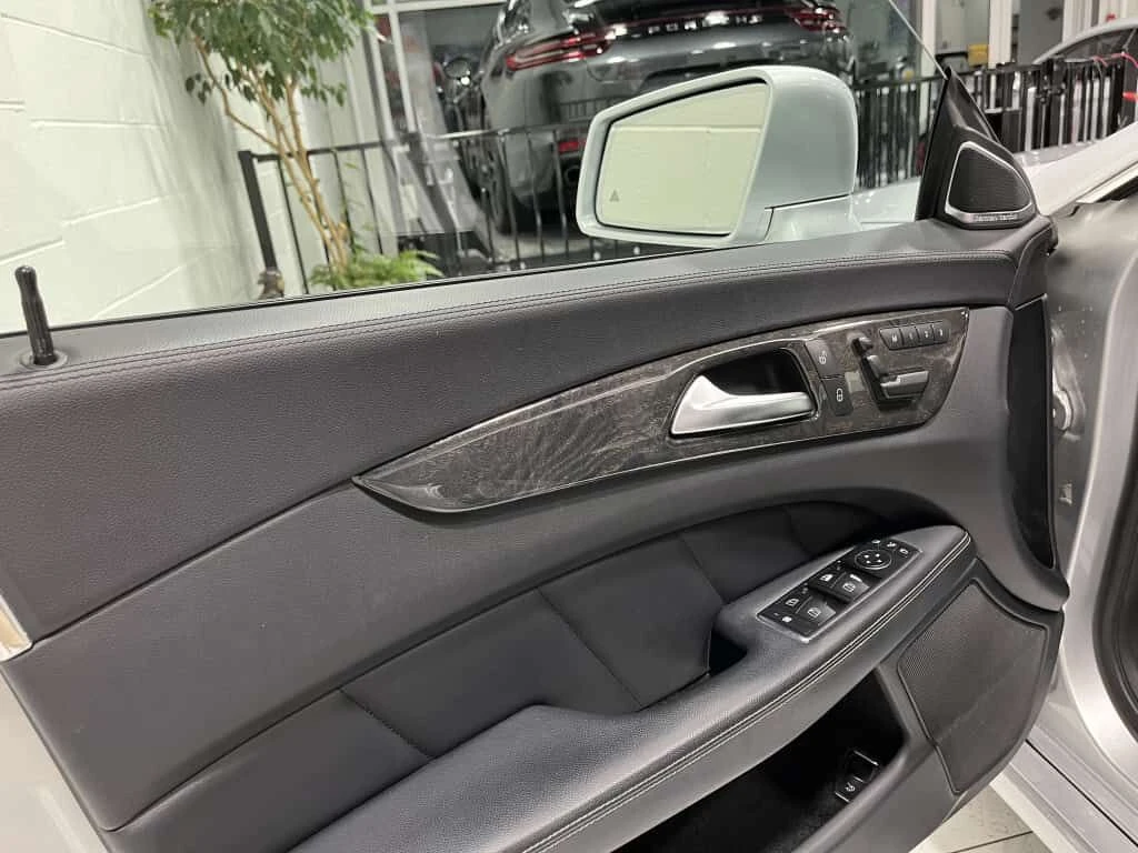 Mercedes-Benz CLS 550 V8 Bi TURBO | LOW KMS| AMG PKG| 4MATIC|  | Mobile.bg � ����������� 17